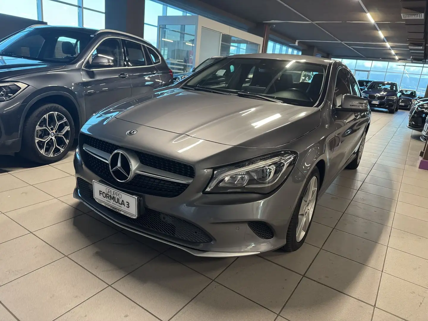 Mercedes-Benz CLA 200 CLA 200 d Automatic Executive Gris - 1