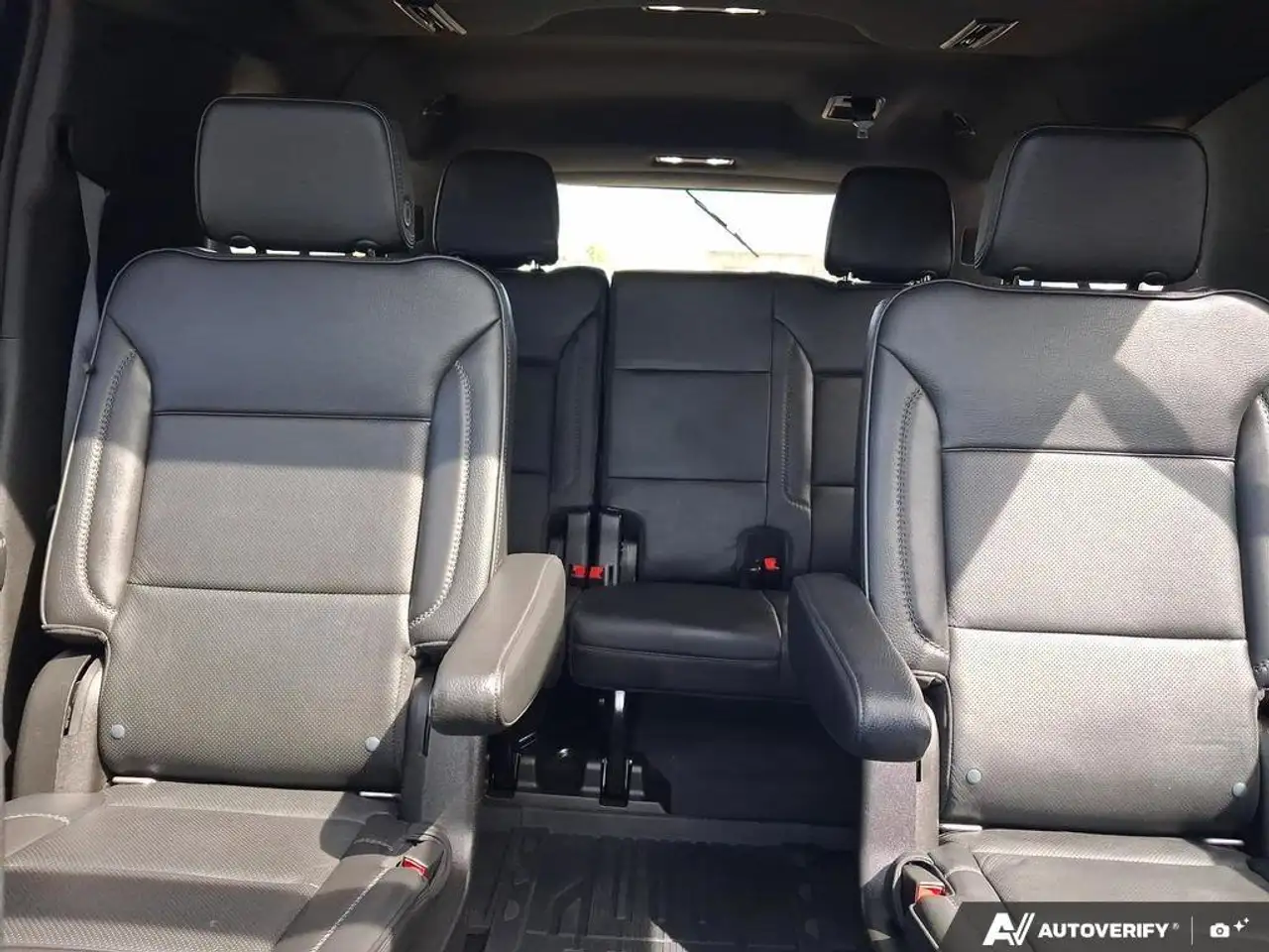GMC Yukon снимка GMC Yukon