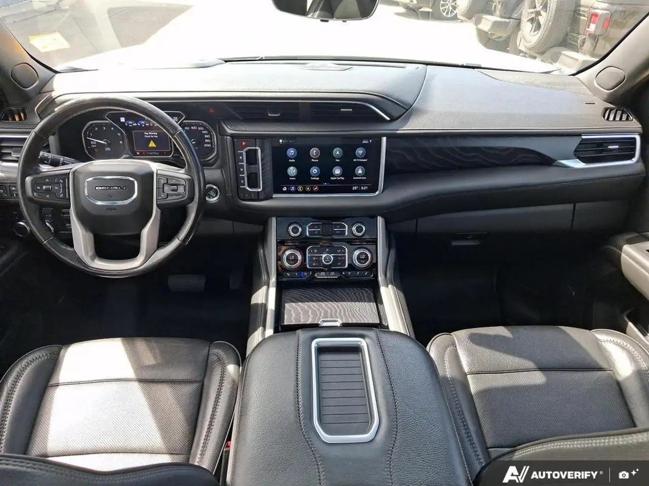 GMC Yukon снимка GMC Yukon