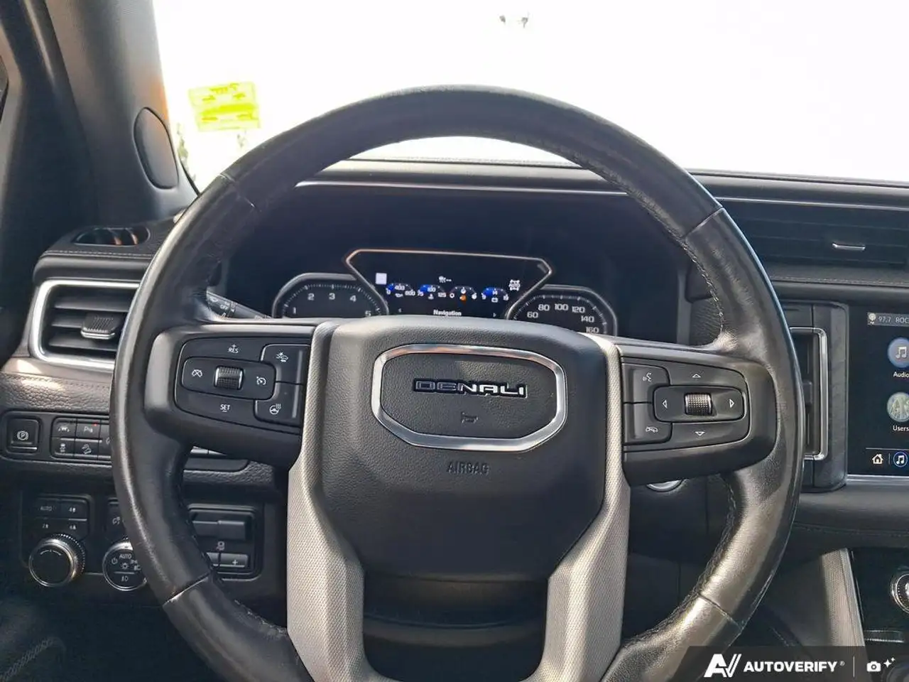 GMC Yukon снимка GMC Yukon