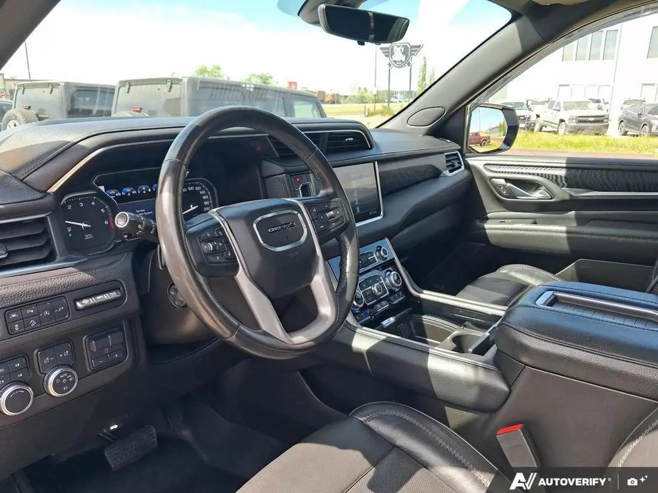 GMC Yukon снимка GMC Yukon
