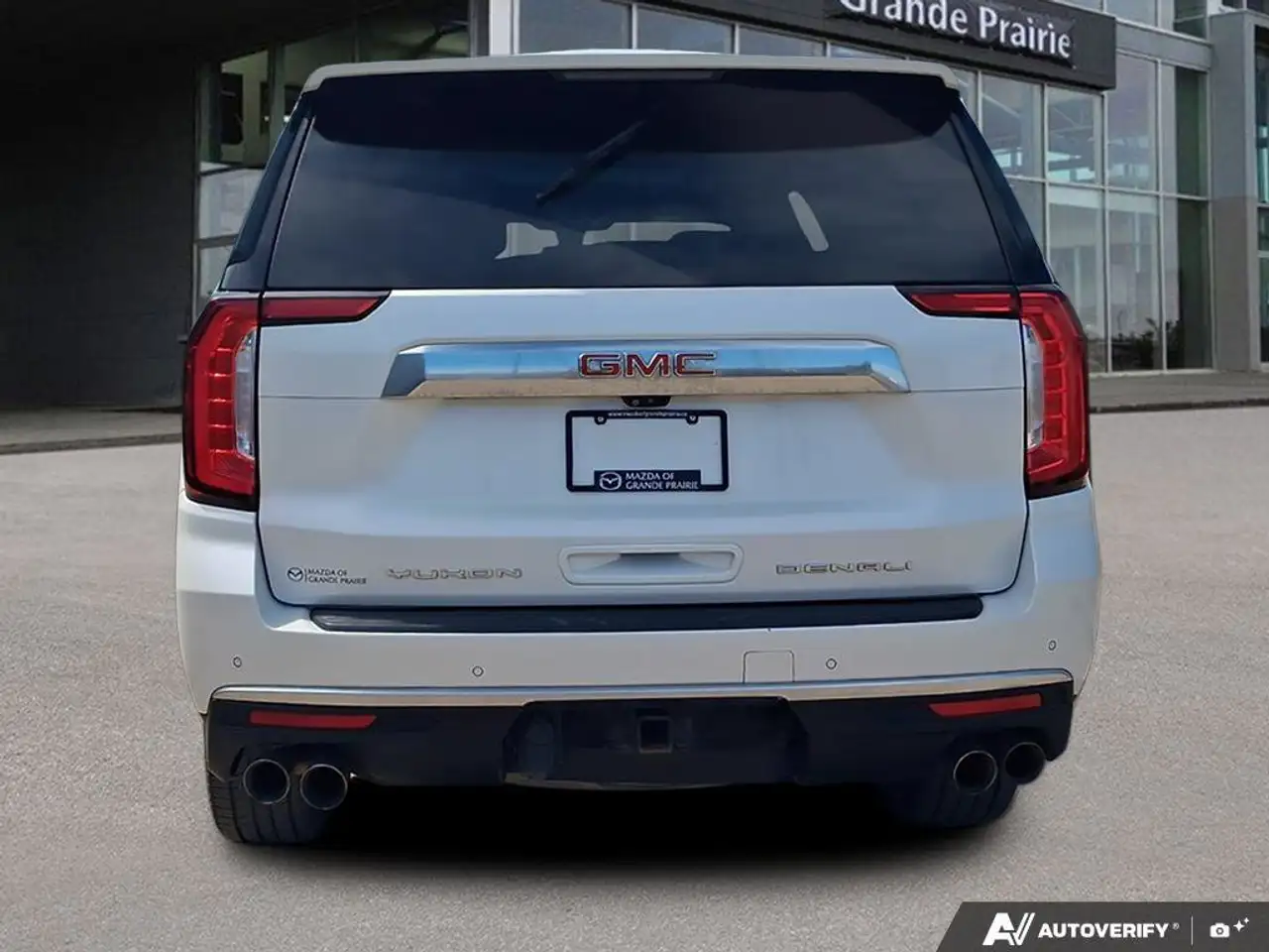 GMC Yukon снимка GMC Yukon