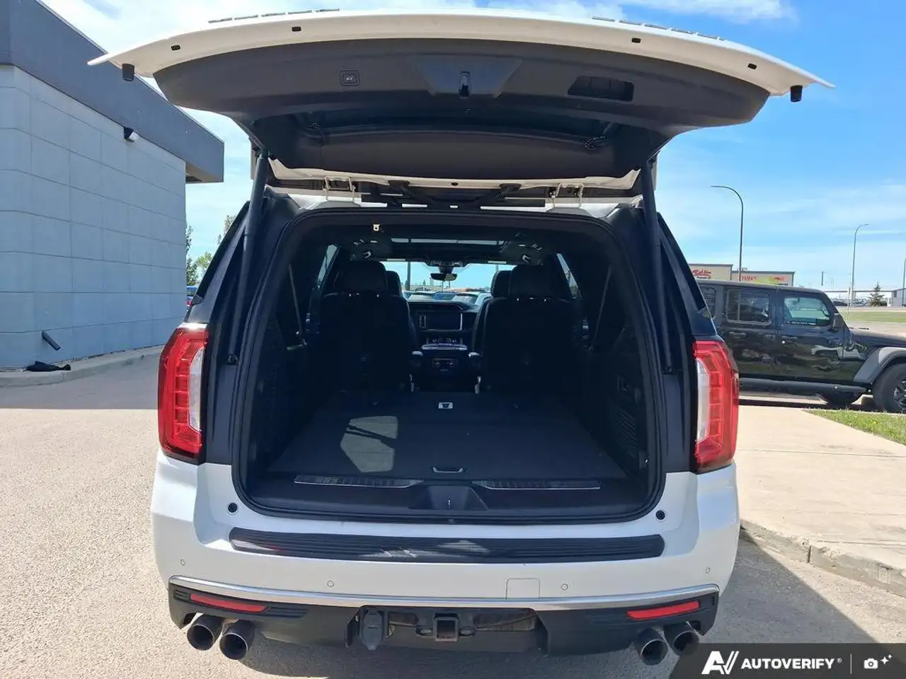 GMC Yukon снимка GMC Yukon