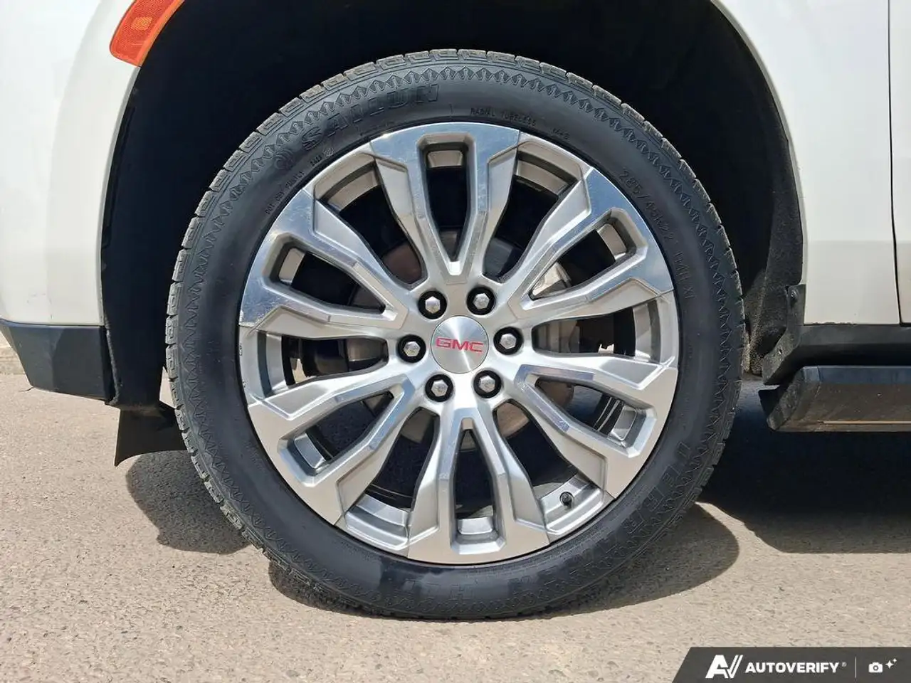GMC Yukon снимка GMC Yukon