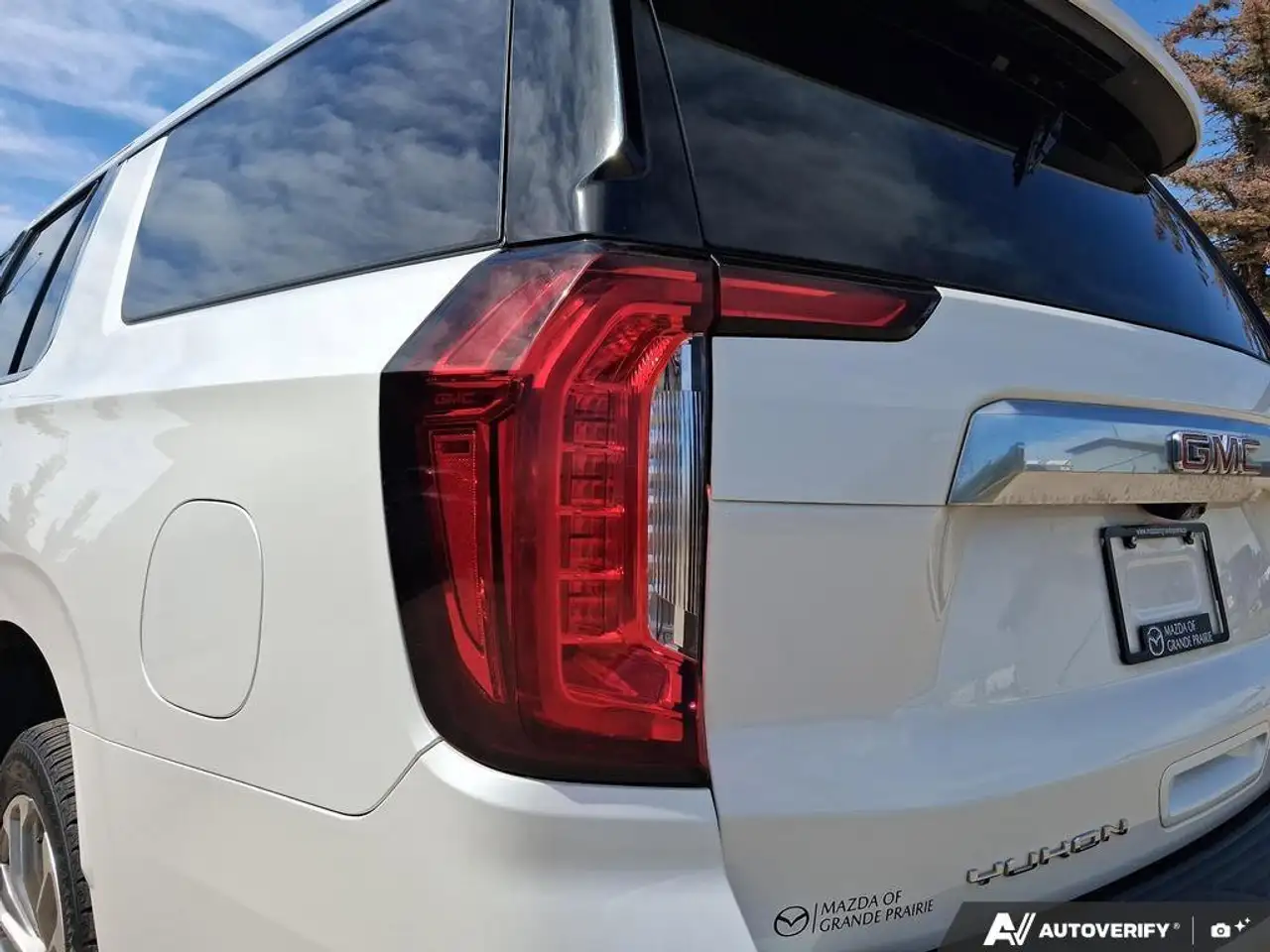 GMC Yukon снимка GMC Yukon