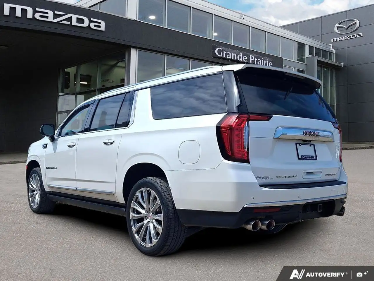 GMC Yukon снимка GMC Yukon