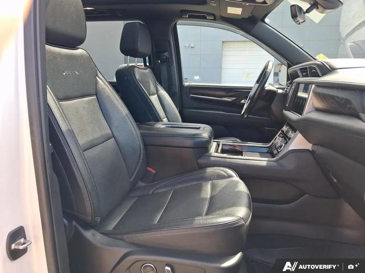 GMC Yukon снимка GMC Yukon