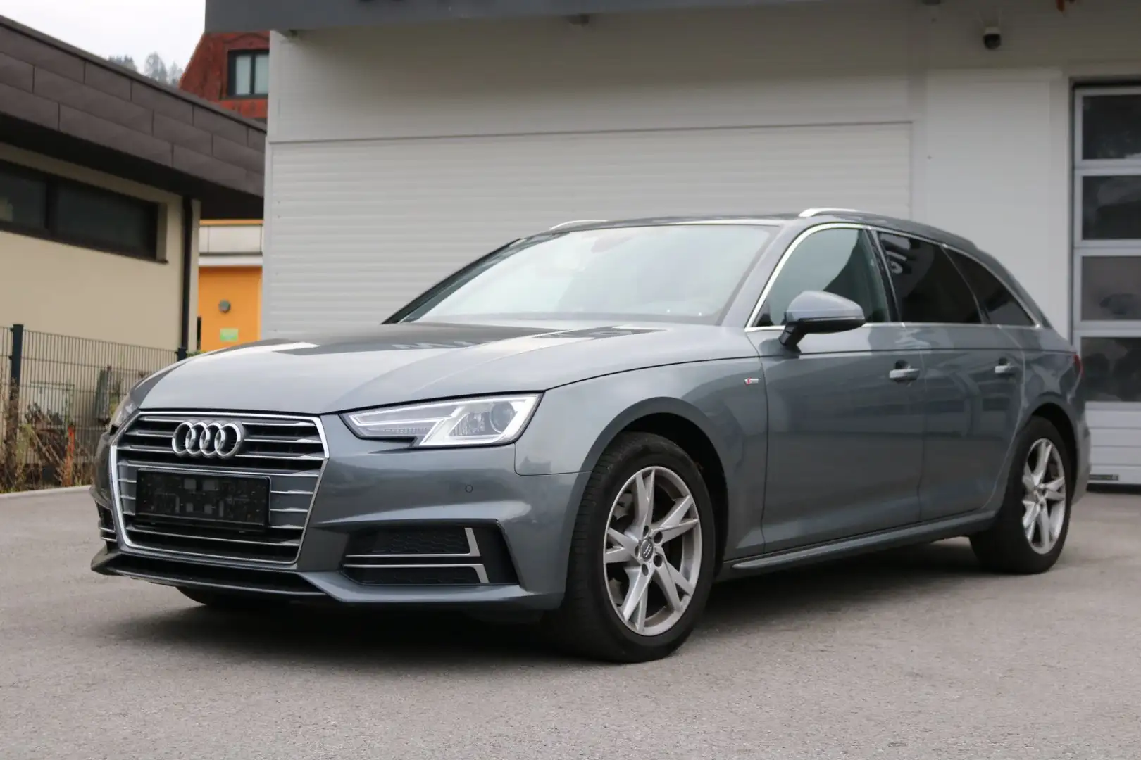 Audi A4 2,0 TDI S-line 7G S-tronic DSG Grau - 1