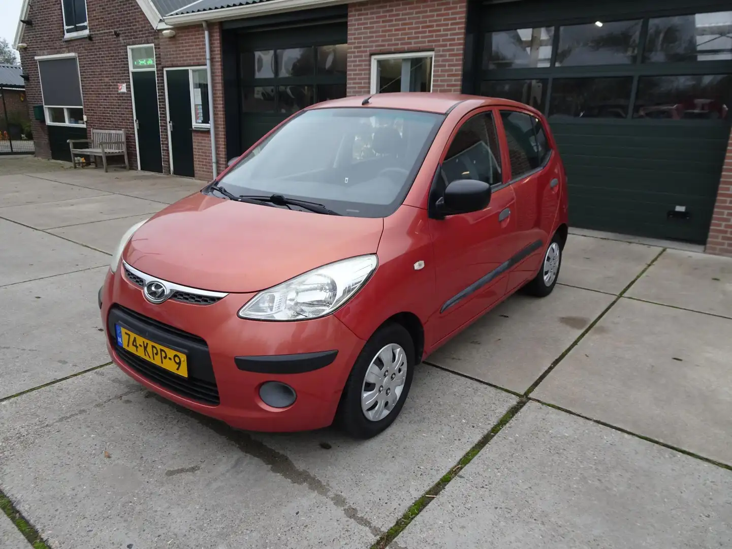 Hyundai i10 1.1 Active Cool Rood - 1