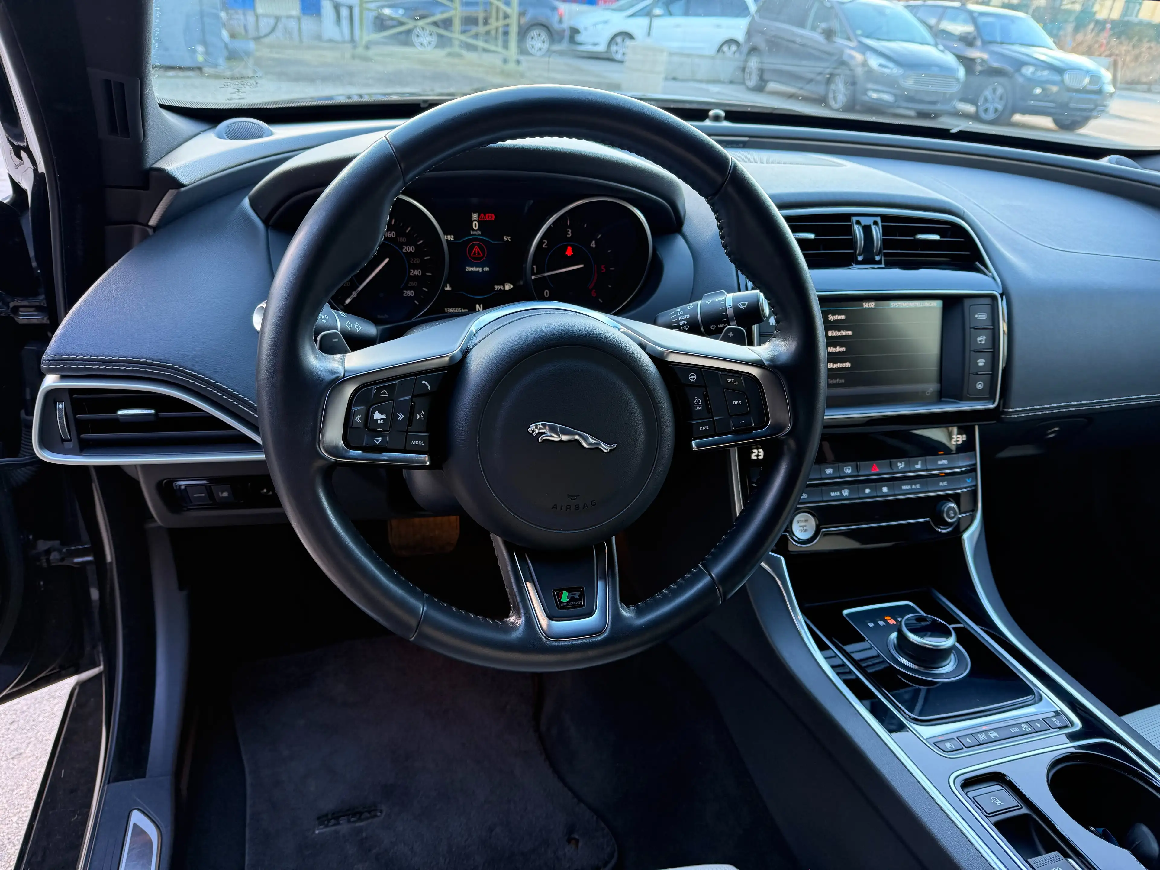 Jaguar XE **R- SPORT, ALLRAD, Lenkradheizung, FINANZIERUNG** — photo 10
