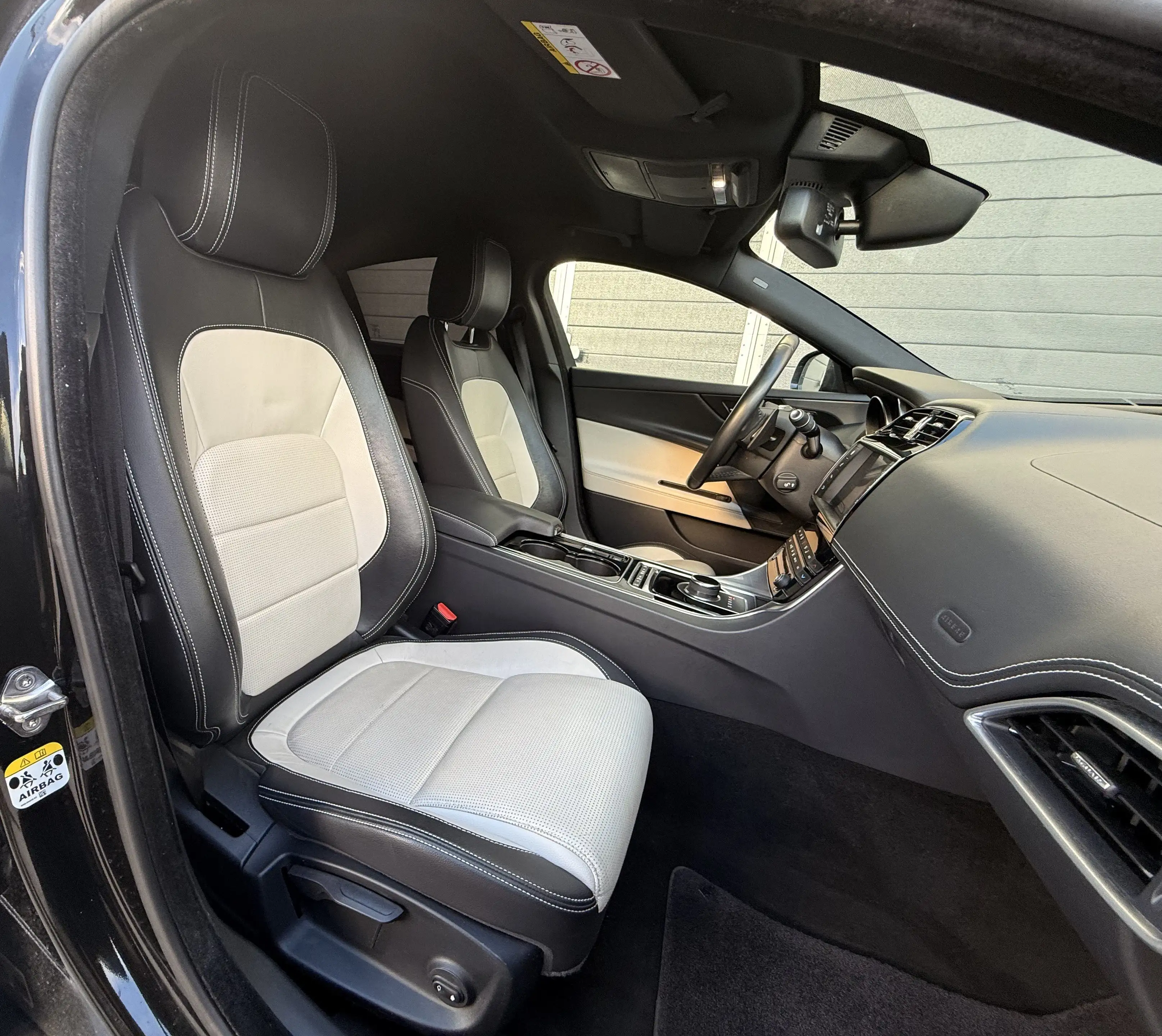Jaguar XE **R- SPORT, ALLRAD, Lenkradheizung, FINANZIERUNG** — photo 9