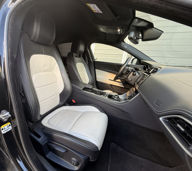 Jaguar XE **R- SPORT, ALLRAD, Lenkradheizung, FINANZIERUNG** — photo 9