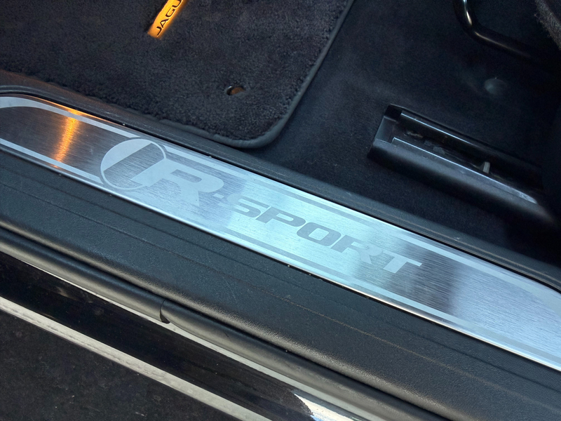 Jaguar XE **R- SPORT, ALLRAD, Lenkradheizung, FINANZIERUNG** — photo 7