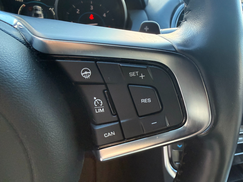 Jaguar XE **R- SPORT, ALLRAD, Lenkradheizung, FINANZIERUNG** — photo 11