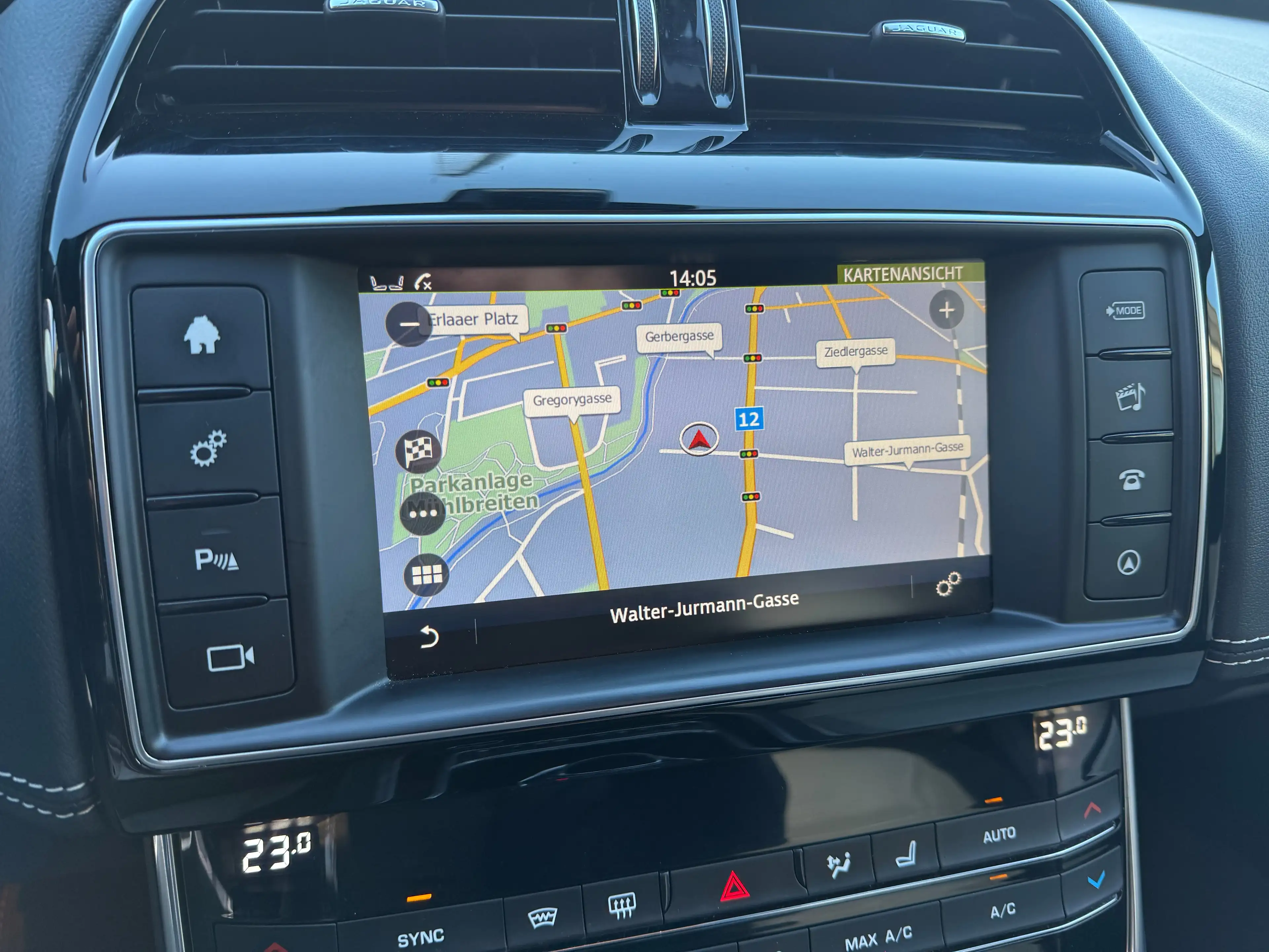 Jaguar XE **R- SPORT, ALLRAD, Lenkradheizung, FINANZIERUNG** — photo 15