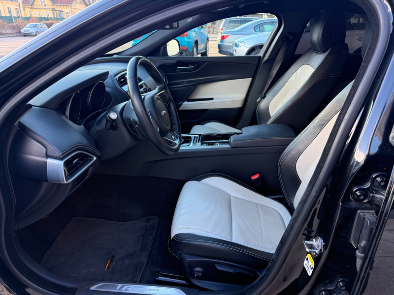 Jaguar XE **R- SPORT, ALLRAD, Lenkradheizung, FINANZIERUNG** — photo 12