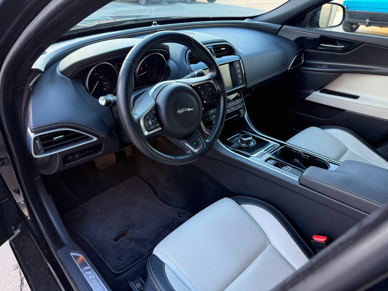Jaguar XE **R- SPORT, ALLRAD, Lenkradheizung, FINANZIERUNG** — photo 14