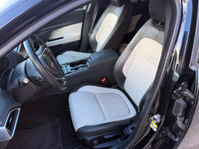 Jaguar XE **R- SPORT, ALLRAD, Lenkradheizung, FINANZIERUNG** — photo 13