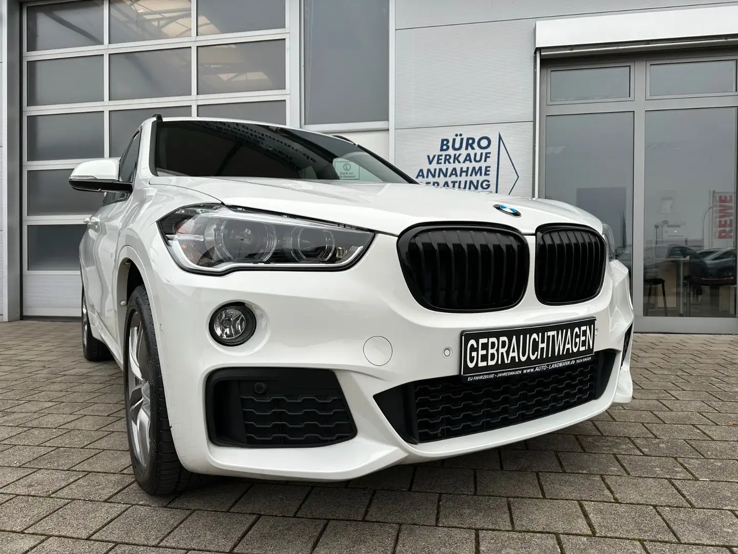BMW X1 xDrive20d M Sport Sp.-Autom. 2HD NAVI AHK 18" Weiß - 1