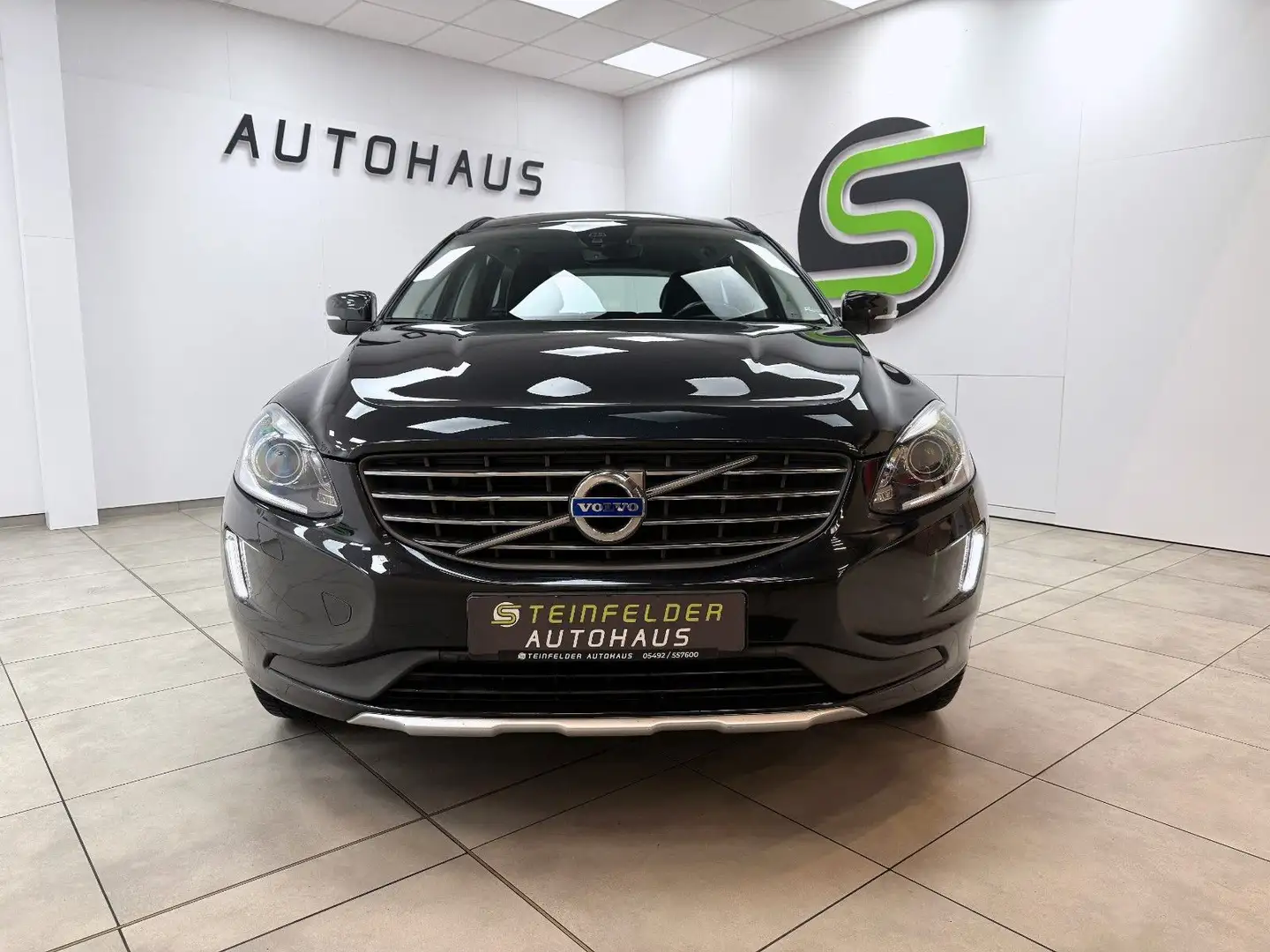 Volvo XC60 Momentum 2WD TEMPOMAT / NAVI /S-HEFT Schwarz - 2