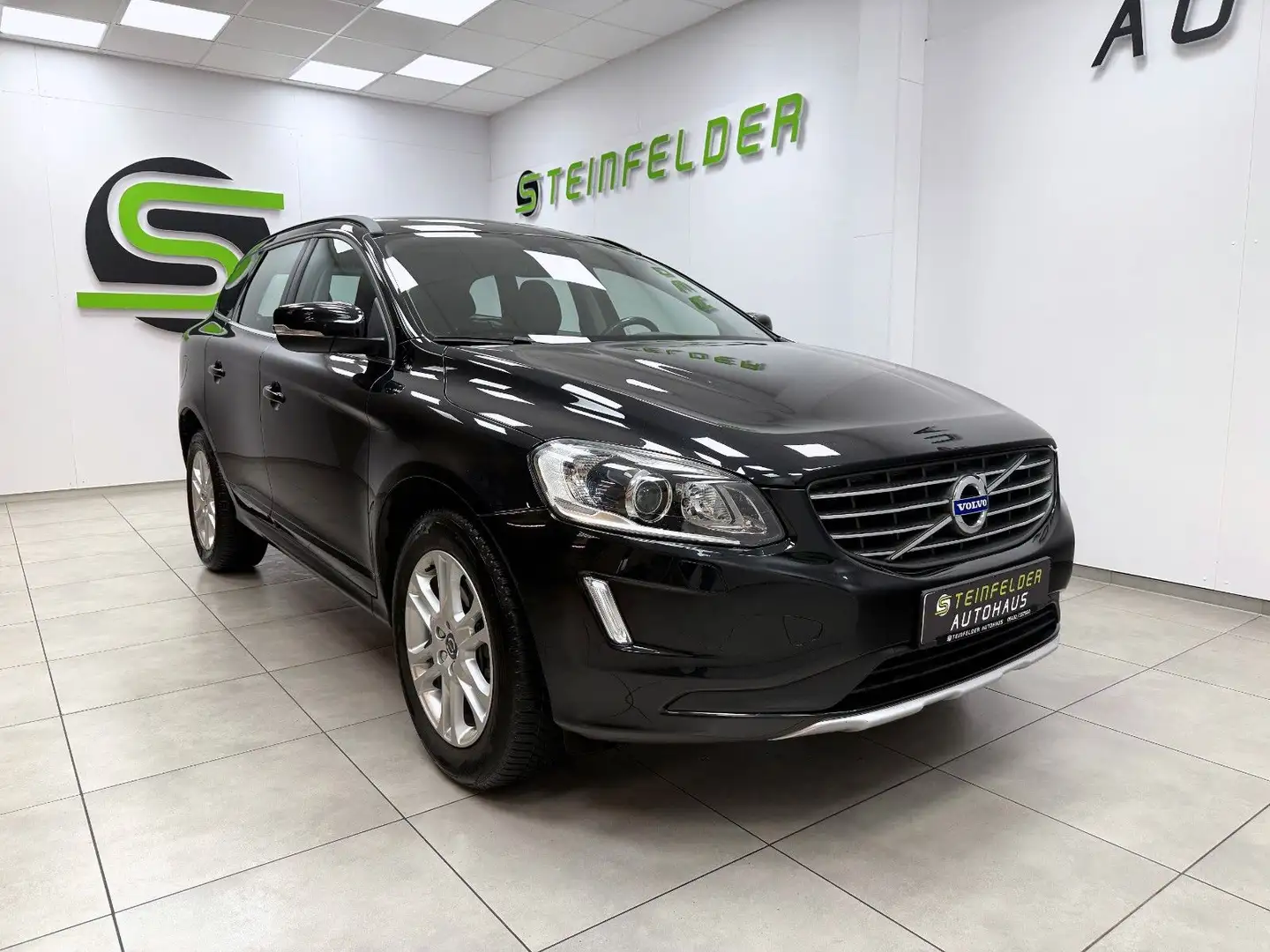 Volvo XC60 Momentum 2WD TEMPOMAT / NAVI /S-HEFT Schwarz - 1