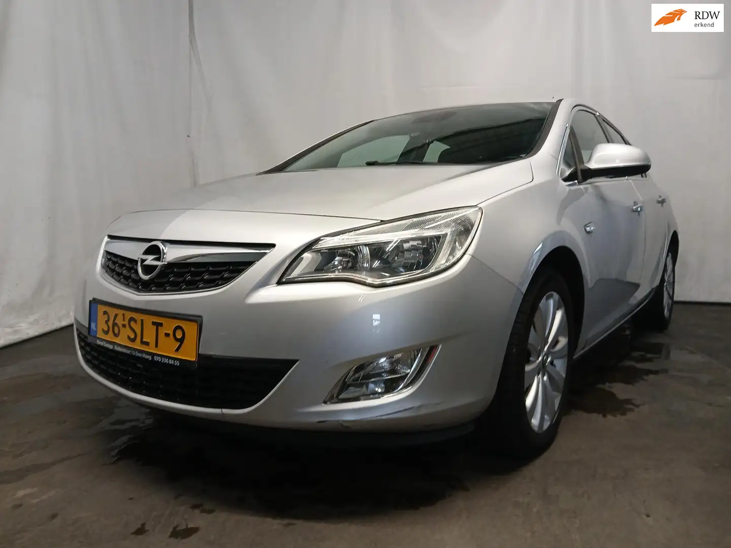 Opel Astra 1.4 Cosmo - Motor Schade Grijs - 1