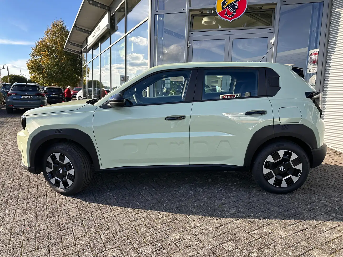 Fiat Grande Panda 1.2 eDCT 74 kW Icon/ Tech-Paket/Navi Blauw - 2