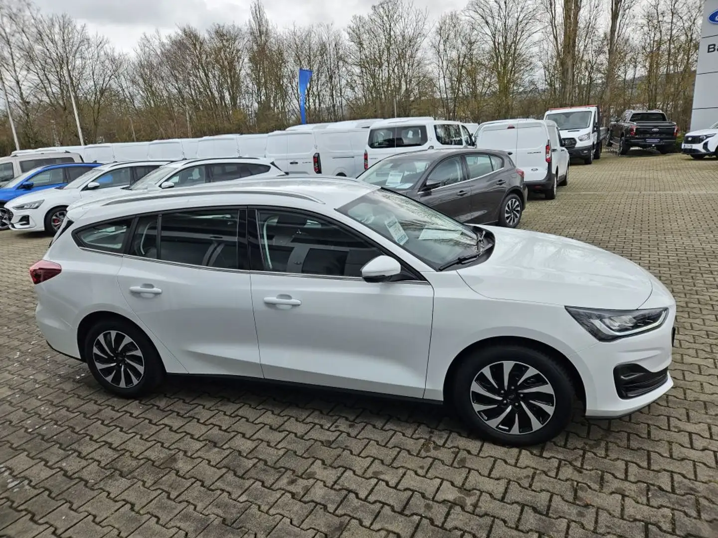 Ford Focus Turnier 1.0 EcoBoost Hybrid TITANIUM Blanc - 2
