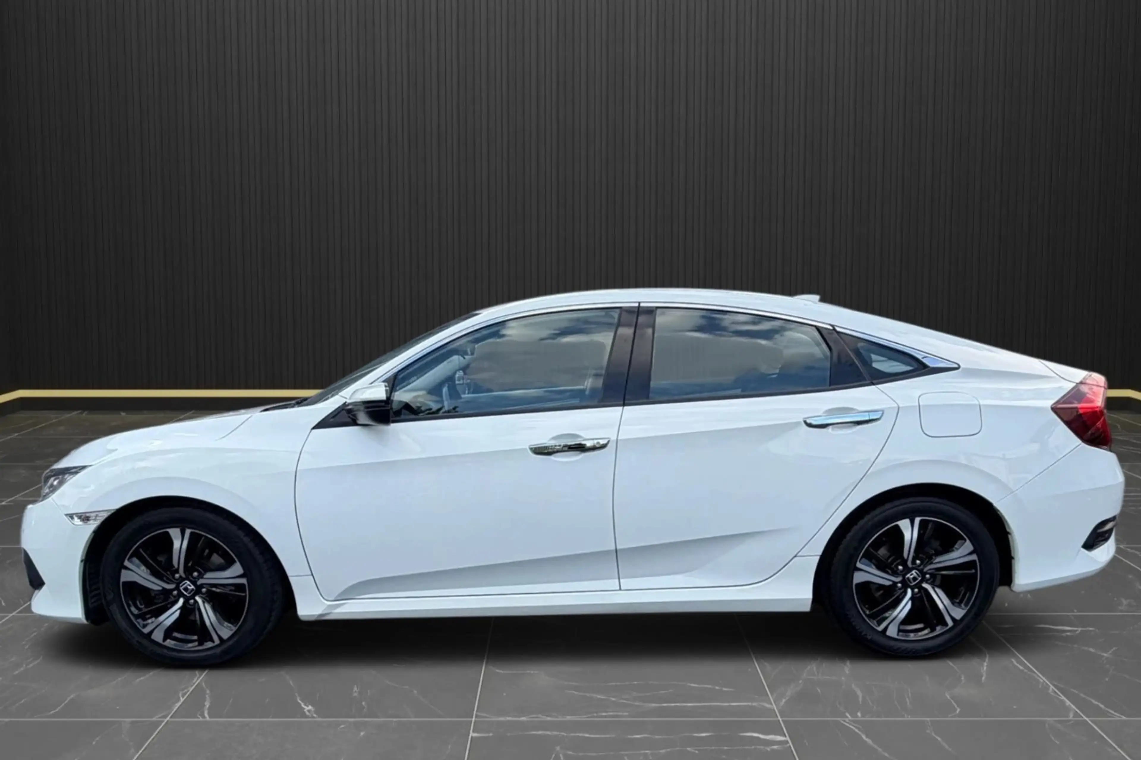 Honda Civic 1.5 Elegance KAMERA*SITZHEIZUNG*CARPLAY* — photo 2