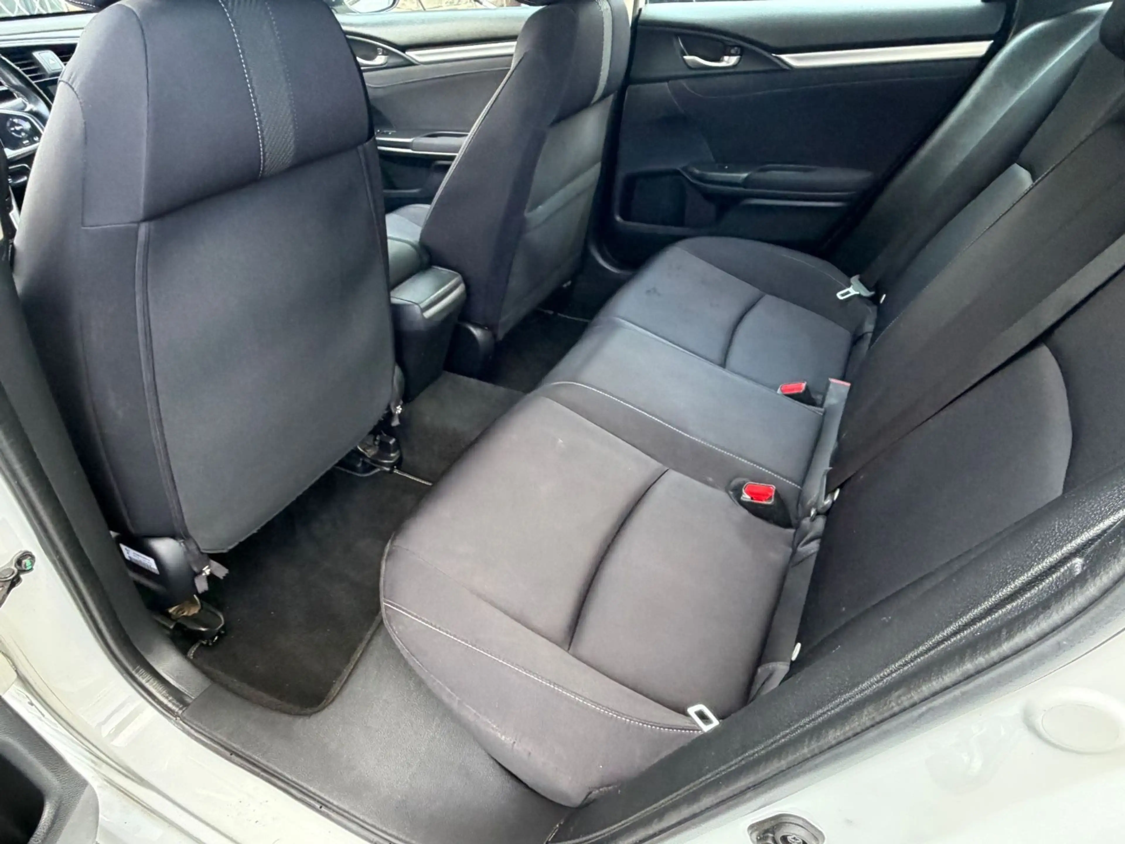 Honda Civic 1.5 Elegance KAMERA*SITZHEIZUNG*CARPLAY* — photo 12