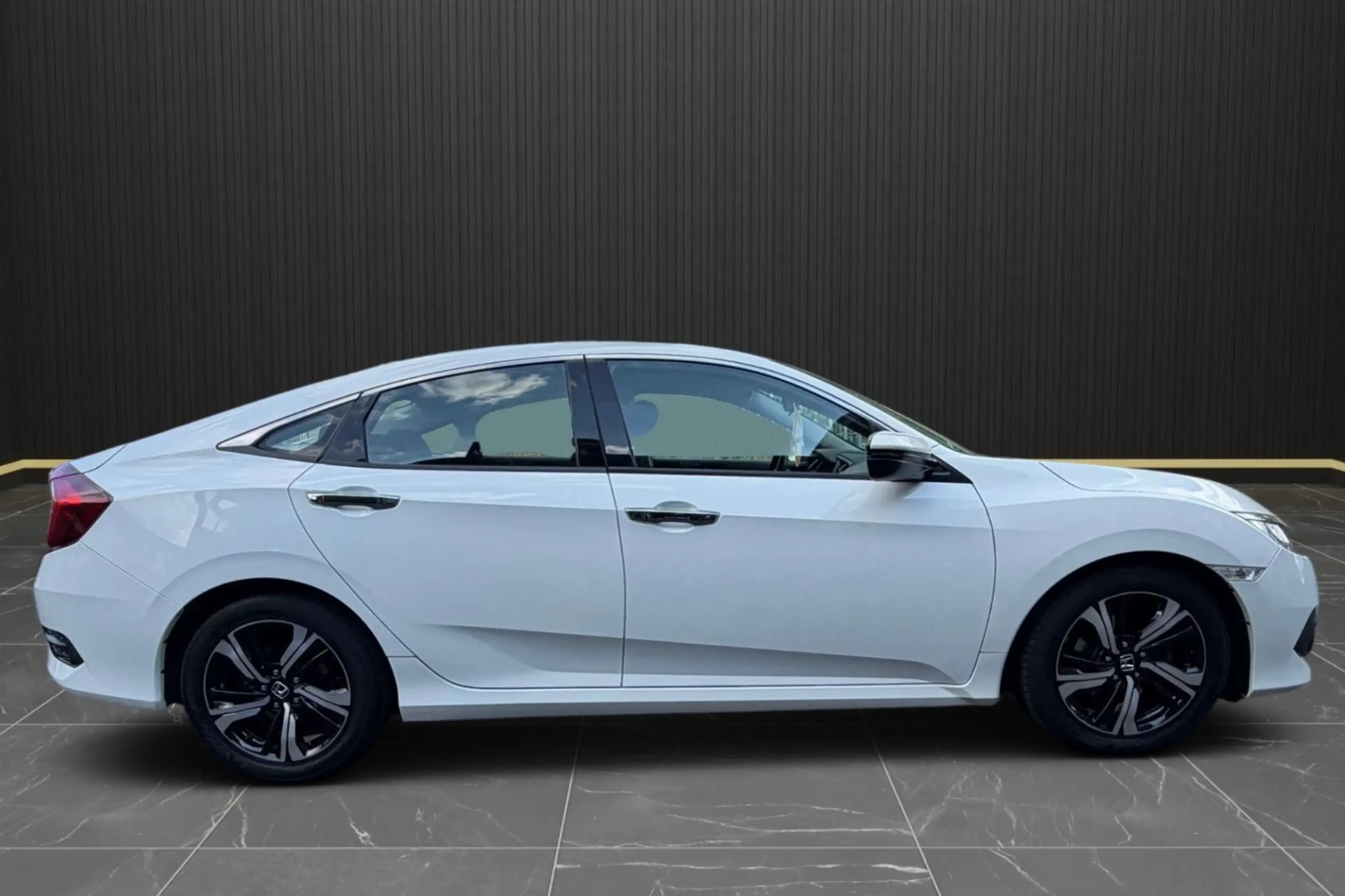 Honda Civic 1.5 Elegance KAMERA*SITZHEIZUNG*CARPLAY* — photo 6