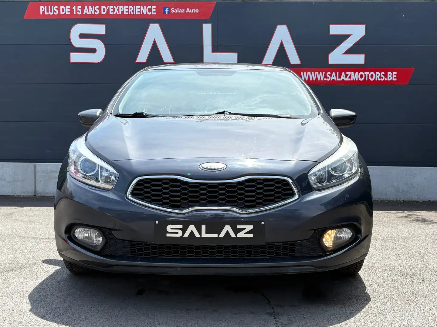Kia Ceed / cee'd 1.4i Easy/ESSENCE/CLIMATISATION/NAVIGATION Gris - 2