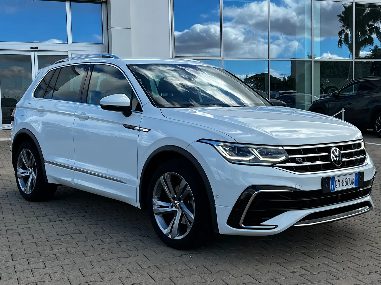 Volkswagen Tiguan Tiguan II 2021 2.0 tdi R-Line 150cv dsg Bianco - 2