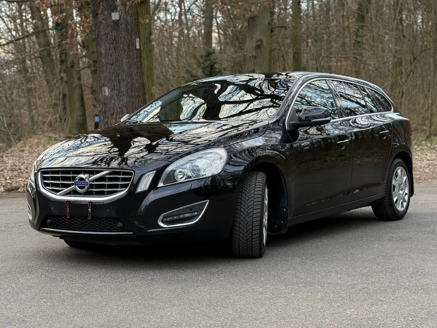 Volvo V60 V60 Diesel D5 Summum Schwarz - 1