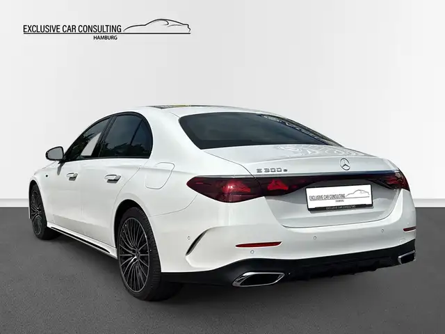 Mercedes-Benz 300 view 4