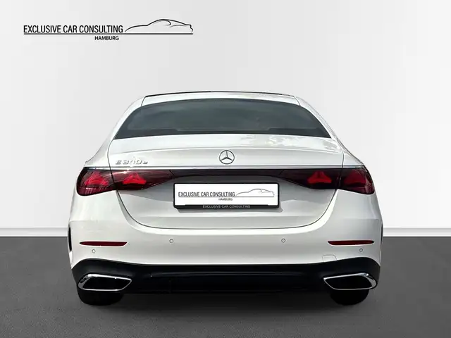 Mercedes-Benz 300 view 5