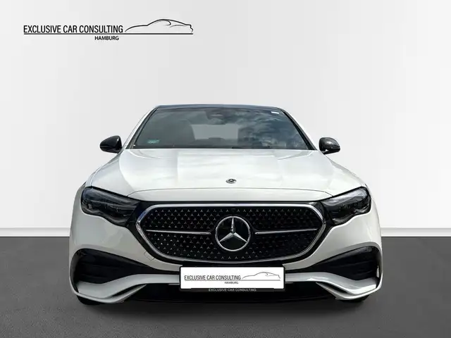 Mercedes-Benz 300 view 2