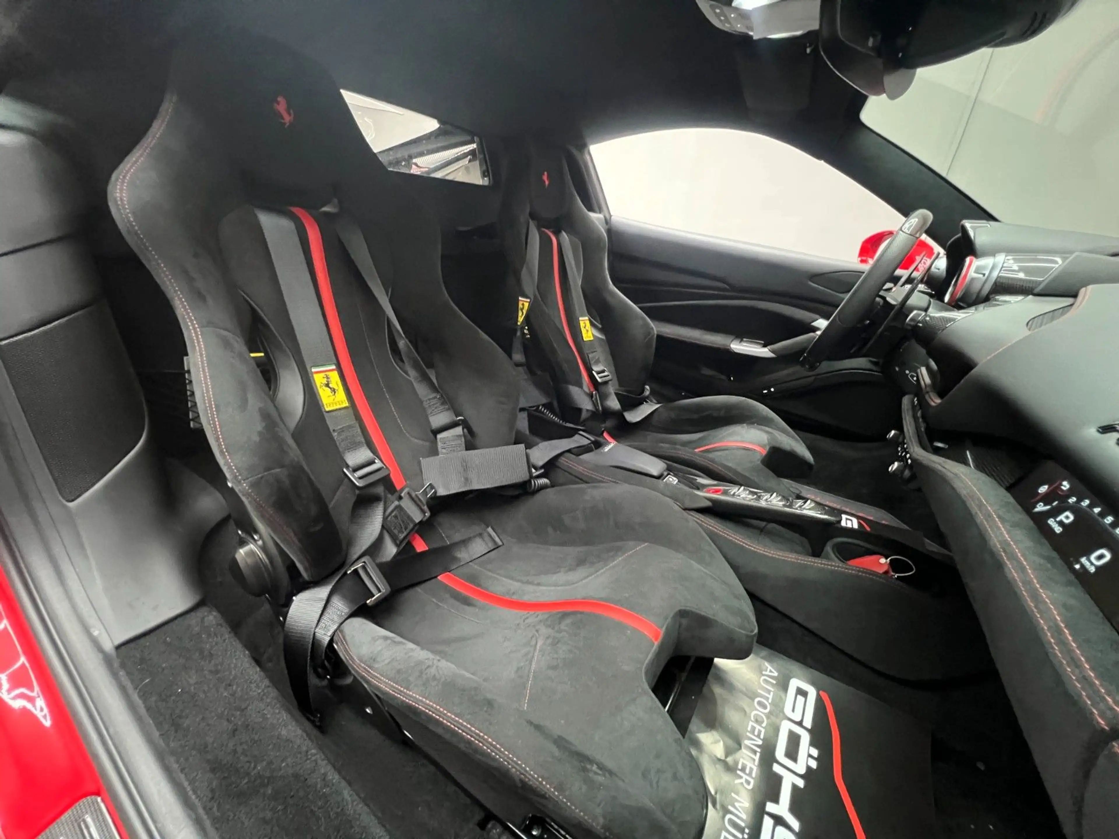 Ferrari F8 Tributo Carbon*RacingSeat*Passang.Display* — photo 13