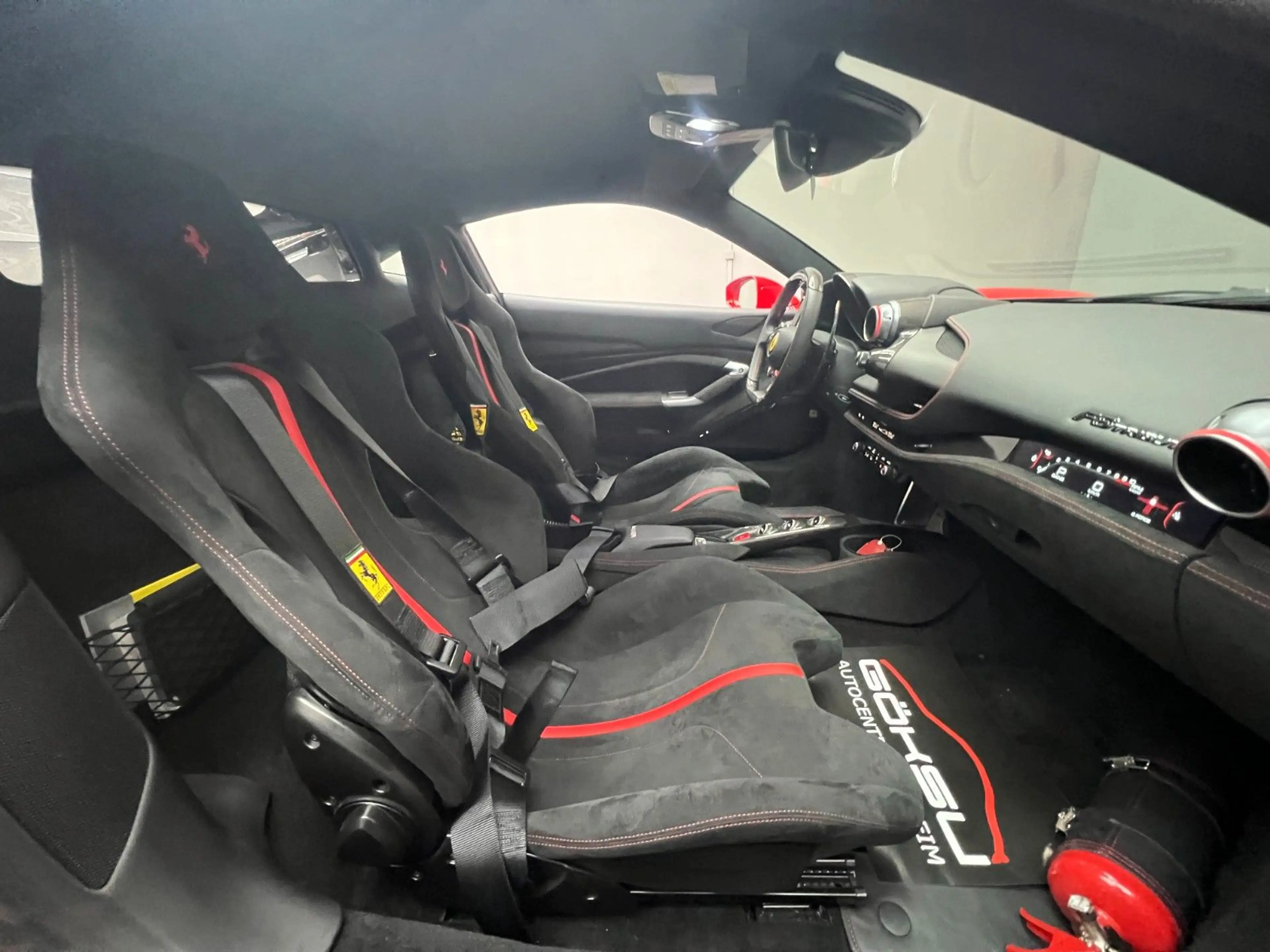 Ferrari F8 Tributo Carbon*RacingSeat*Passang.Display* — photo 12