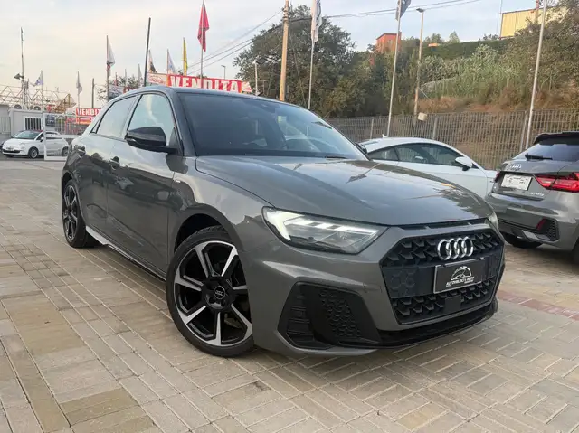 Audi A1 SPORTBACK| S-LINE| 116CV |LUCI AMBIENTE |RETROCAMERA |CERCHI 18'' | PELLE| PRONTA CONSEGNA|