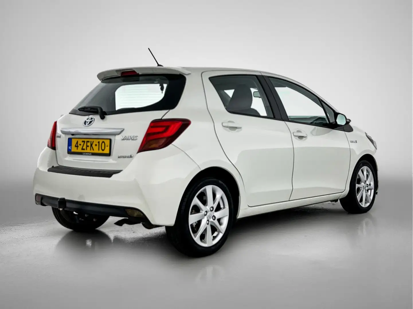 Toyota Yaris 1.5 Hybrid Dynamic | Navigatie | Afneembare trekha Wit - 2