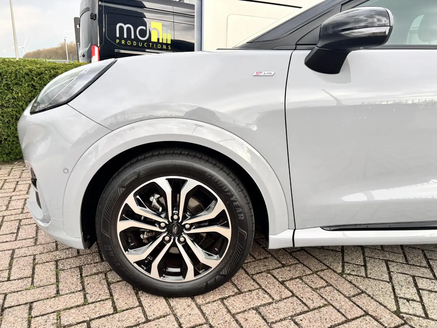 Ford Puma 1.0 EcoBoost Hybrid ST-Line X Grau - 2