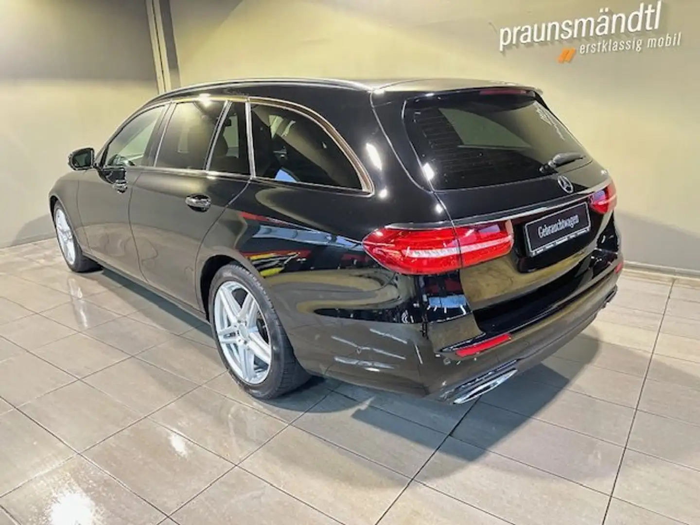 Mercedes-Benz E 220 d 4M T Avantgarde Pano/AHK/Ambie/Totw/MBUX Schwarz - 2