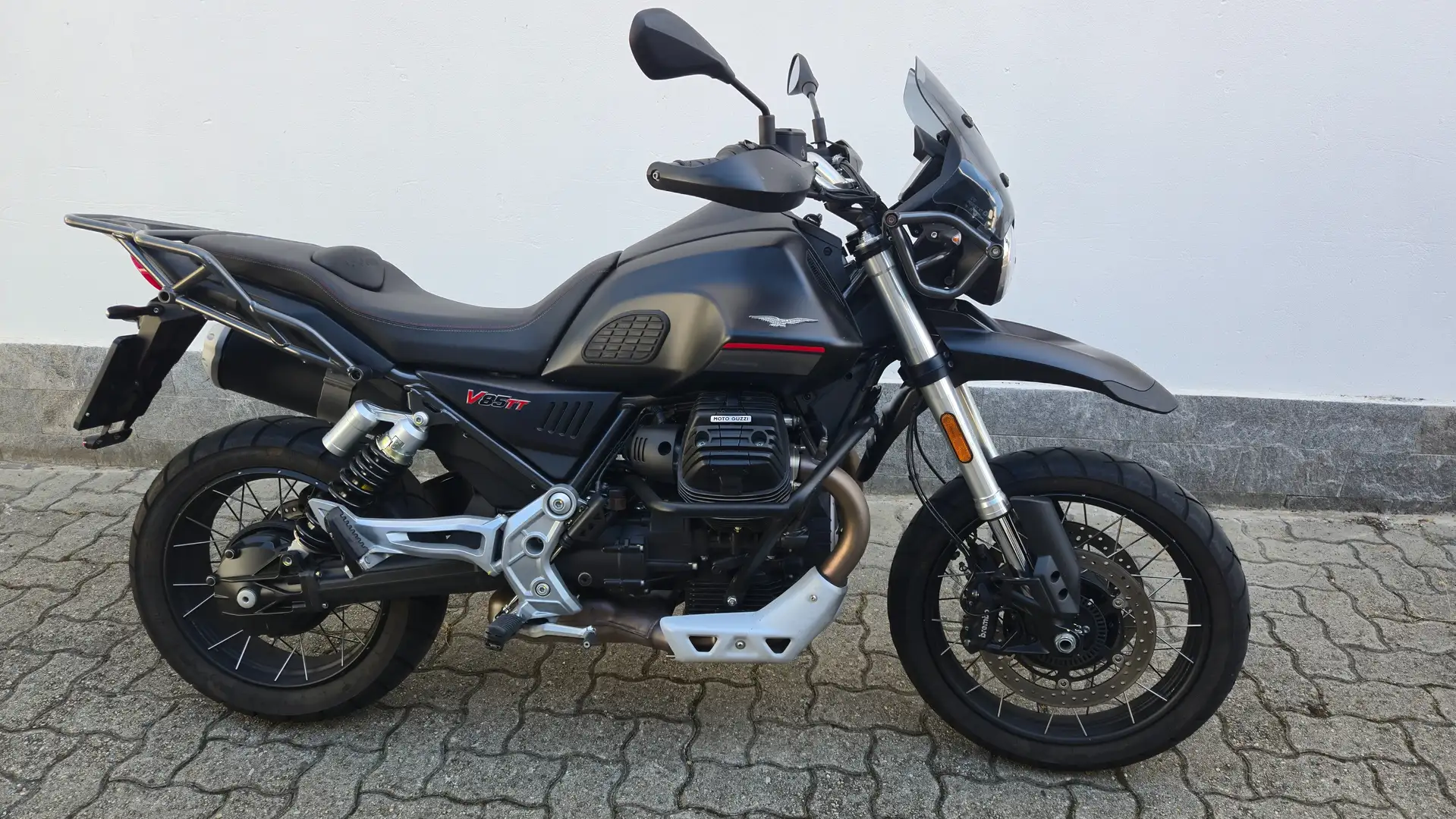Moto Guzzi V 85 TT EURO 5 ABS Siyah - 1