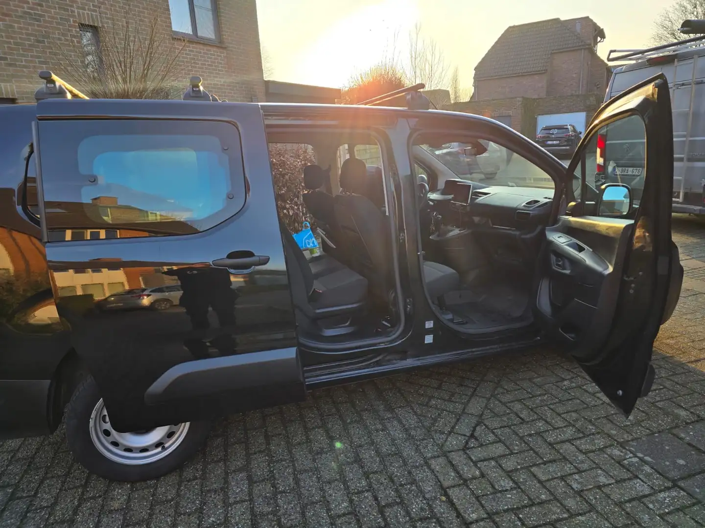 Peugeot Partner Limousine Zwart - 1