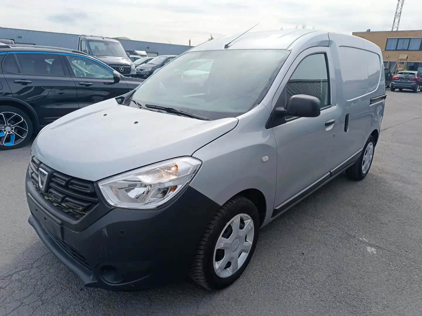 Dacia Dokker 1,3 TCE 100 Ch / UTILITAIRE / Marchand ou Export Grey - 1