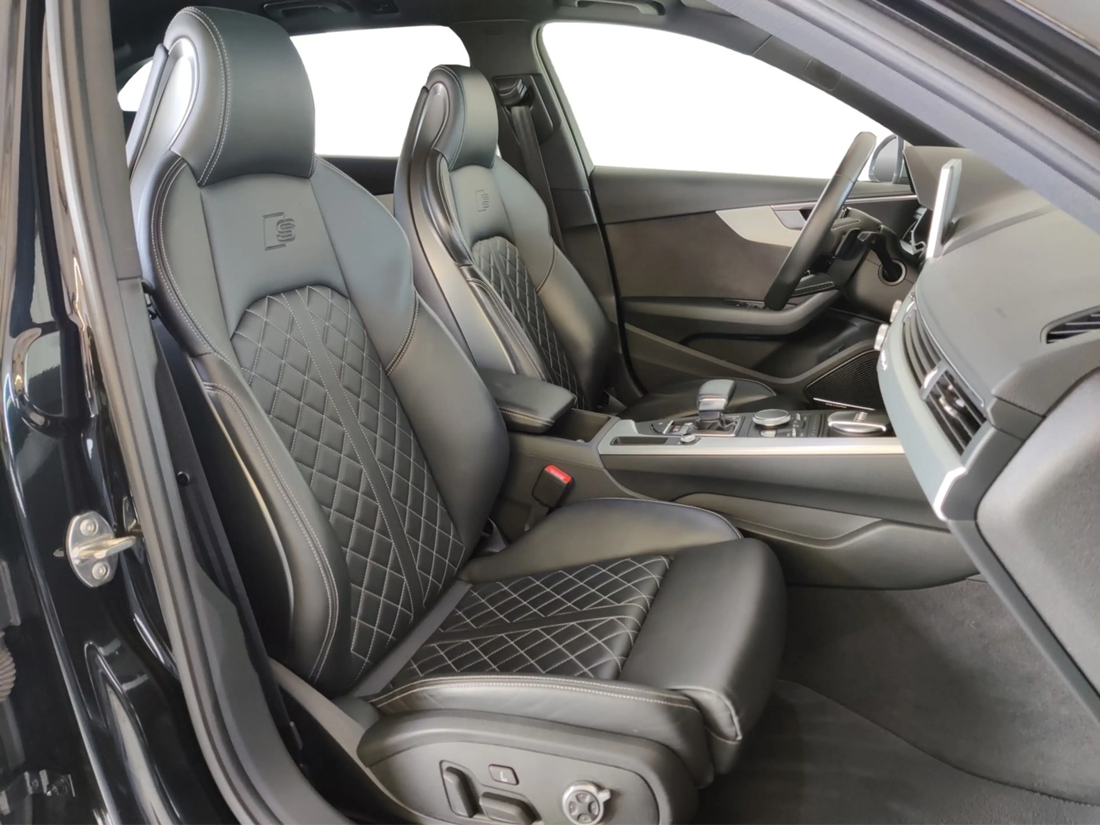 Audi S4 Avant 3.0 TFSI quattro tiptronic Pano, B&O, DAB — photo 6