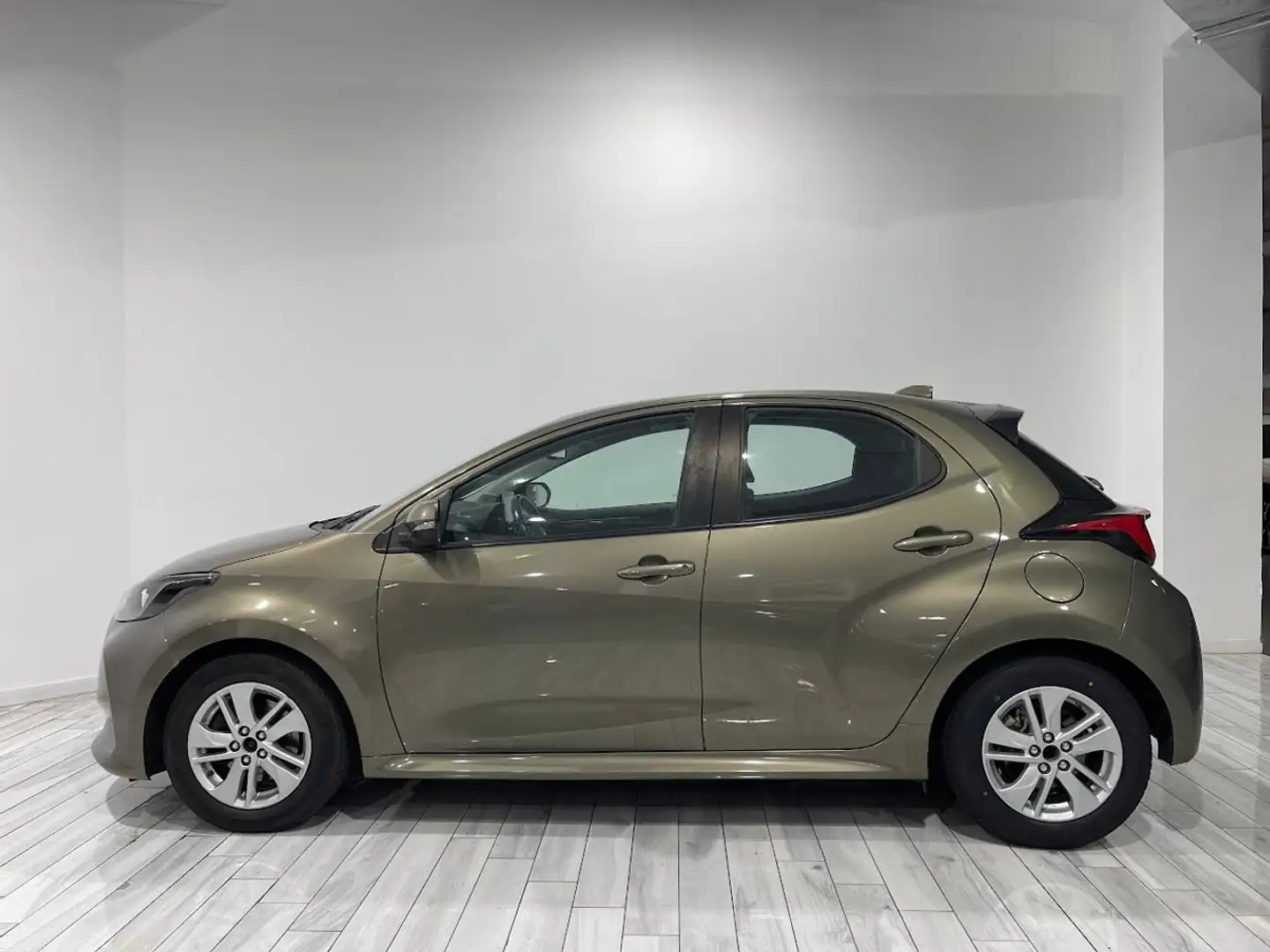 Toyota Yaris 1.5 120H Active Tech Amarillo - 2