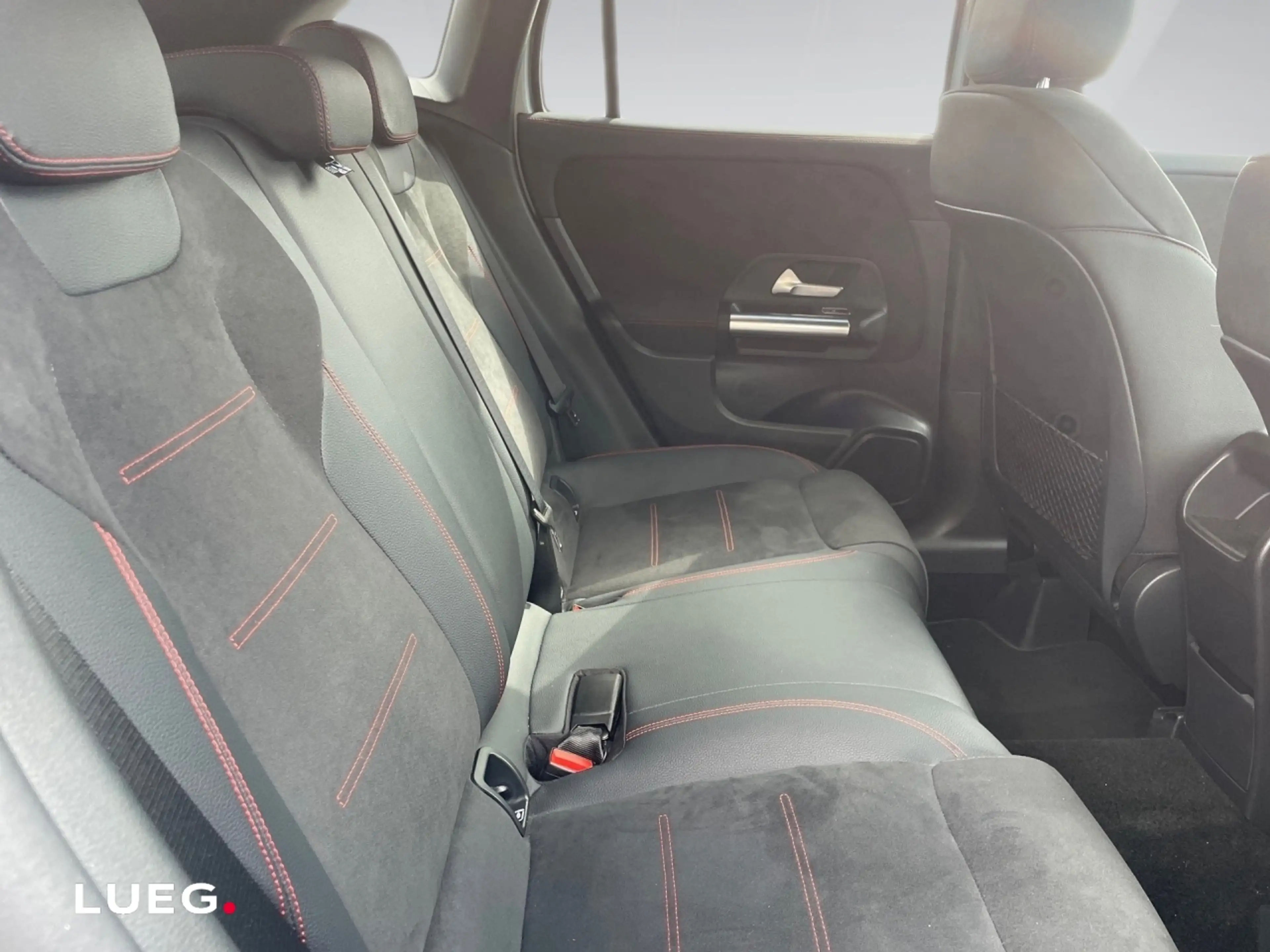 Mercedes-Benz GLA 200 AMG+RÜCKFK+LENKRHZ+KEYLESS+LED+AMBIENTE — photo 13
