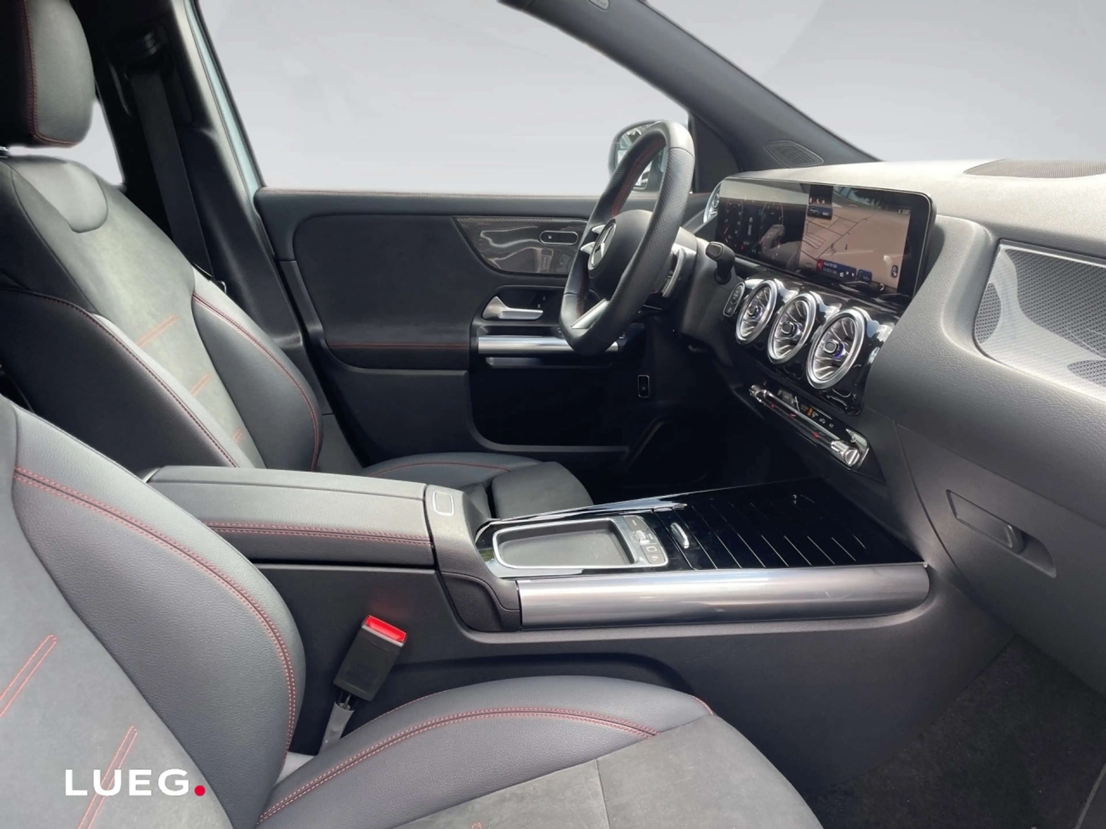 Mercedes-Benz GLA 200 AMG+RÜCKFK+LENKRHZ+KEYLESS+LED+AMBIENTE — photo 9